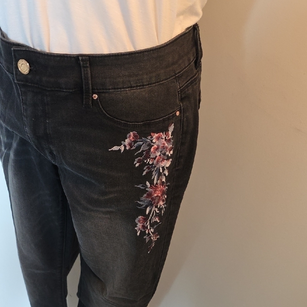 White House Black Market Jeggings with Floral Detail - Picture 4 of 8